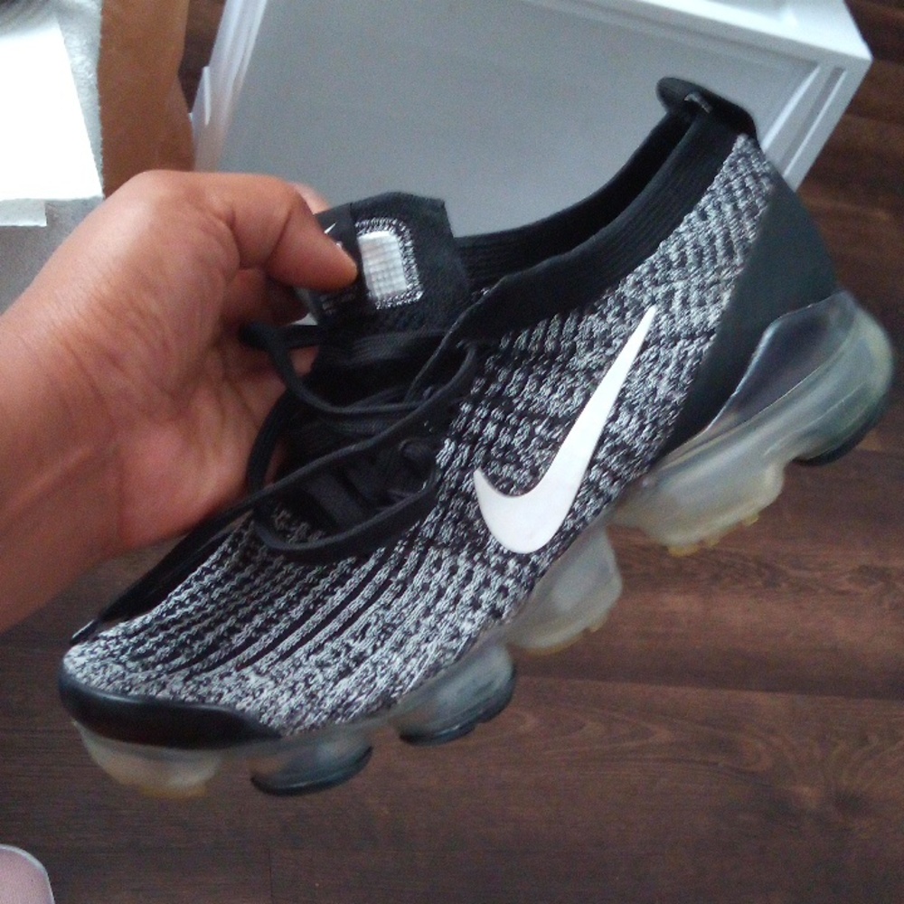 Some Nike Shoes - Picture 4 of 6